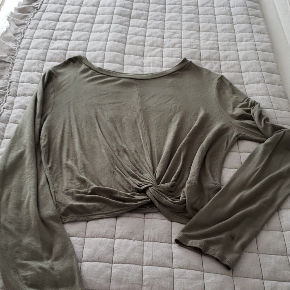 Long sleeve crop top